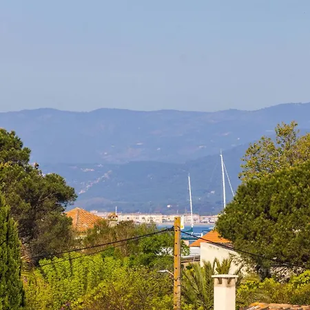 Herberg Le Semiramis L & Views L Shellter *