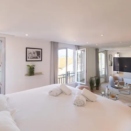 Penzion Le Semiramis L & Views L Shellter