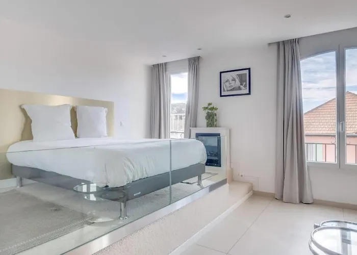 Herberg Le Semiramis L & Views L Shellter