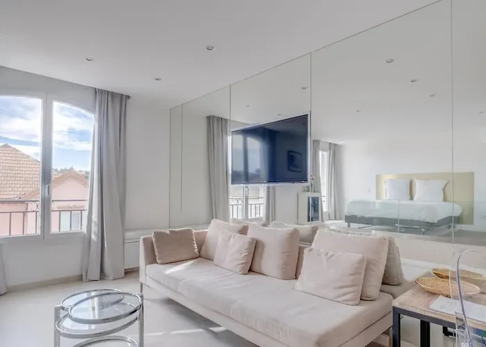 Le Semiramis L & Views L Shellter Herberg *